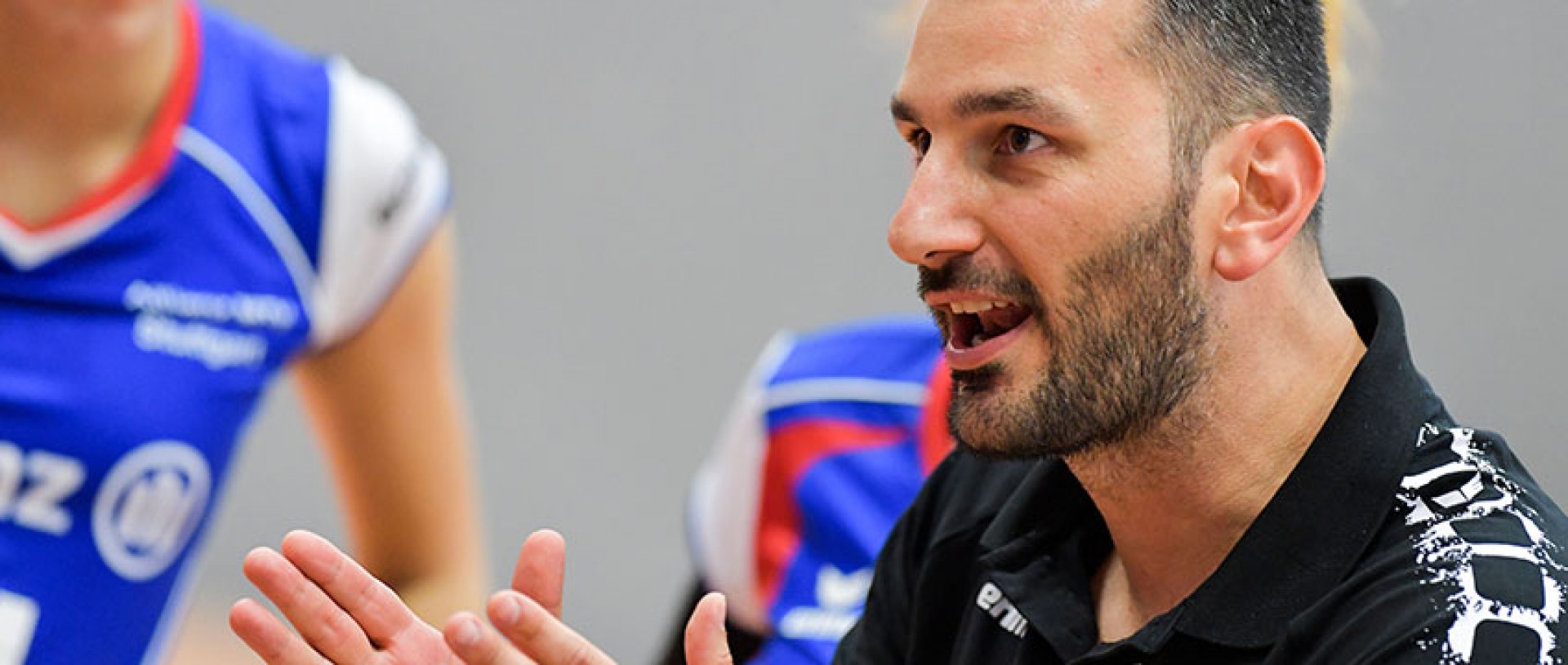 Für Trainer Giannis Athanasopoulos sind die Testspiele gegen Shanghai die Fast-Generalprobe für den Supercup. (Foto: Tom Bloch | www.tombloch.de)